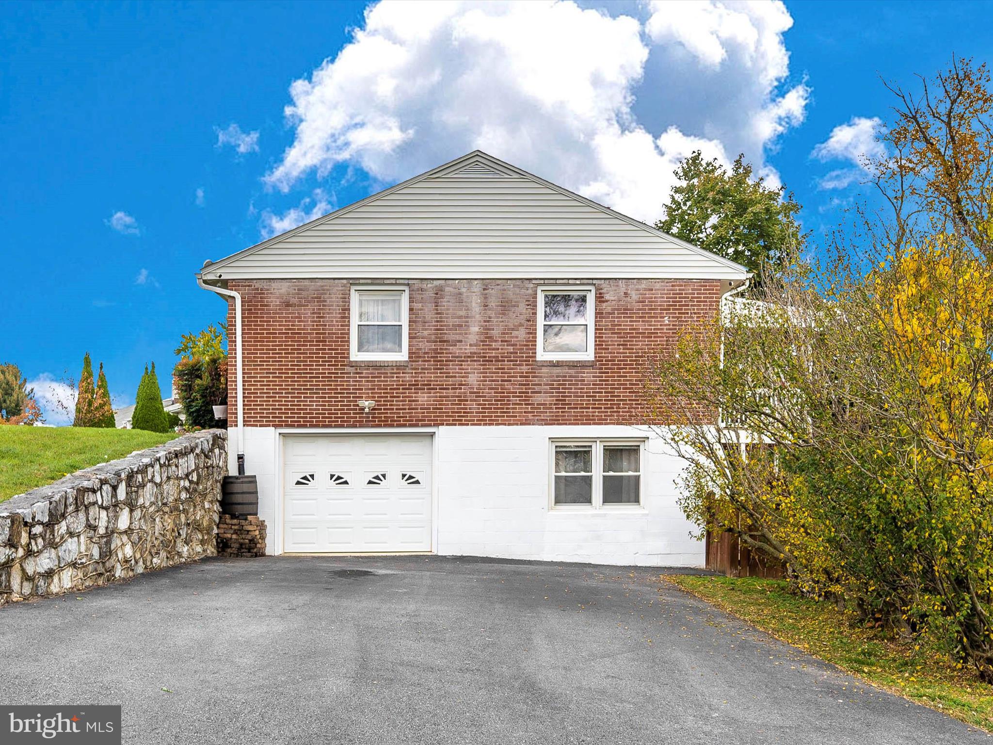 ORCHARD HILLS - Residential