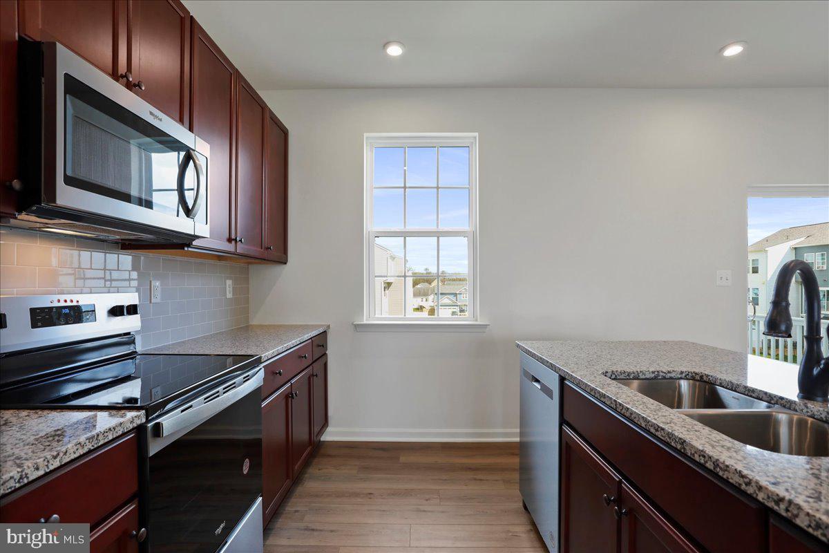 OVERLOOK AT RIVERSIDE TOWNHOMES - Residential Lease