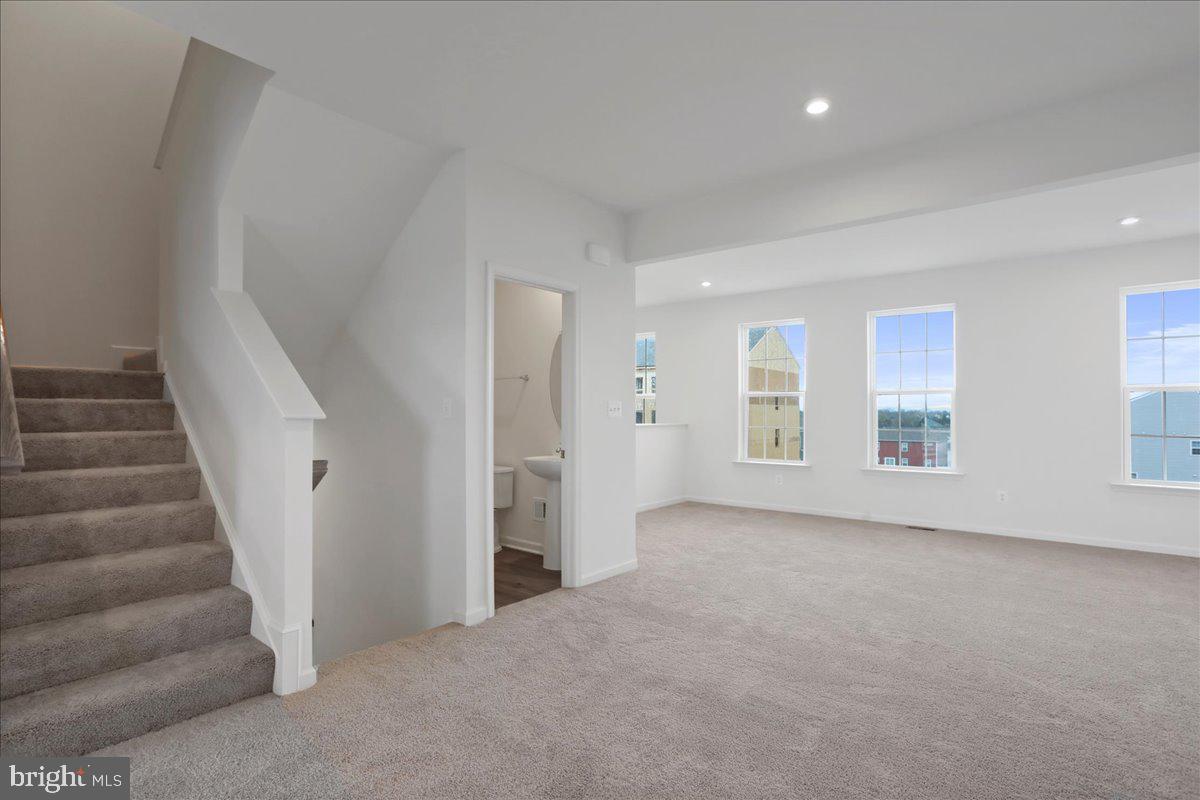 OVERLOOK AT RIVERSIDE TOWNHOMES - Residential Lease