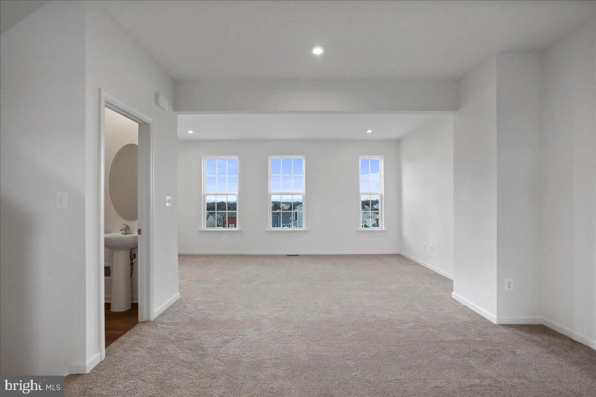 OVERLOOK AT RIVERSIDE TOWNHOMES - Residential Lease