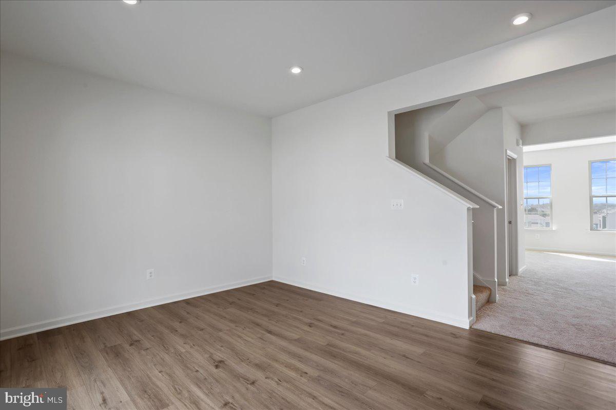 OVERLOOK AT RIVERSIDE TOWNHOMES - Residential Lease