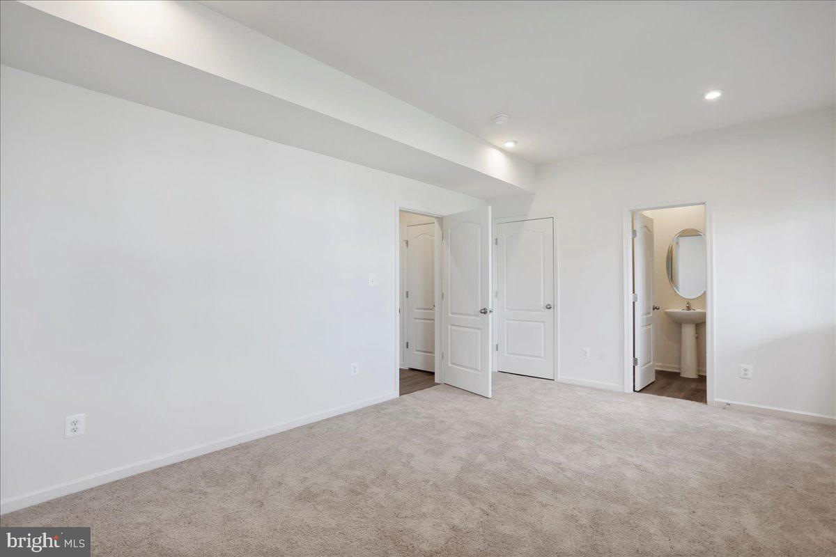 OVERLOOK AT RIVERSIDE TOWNHOMES - Residential Lease