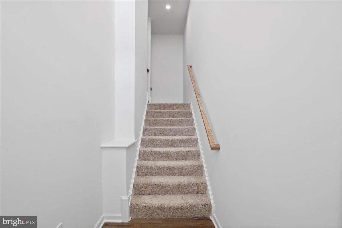 OVERLOOK AT RIVERSIDE TOWNHOMES - Residential Lease