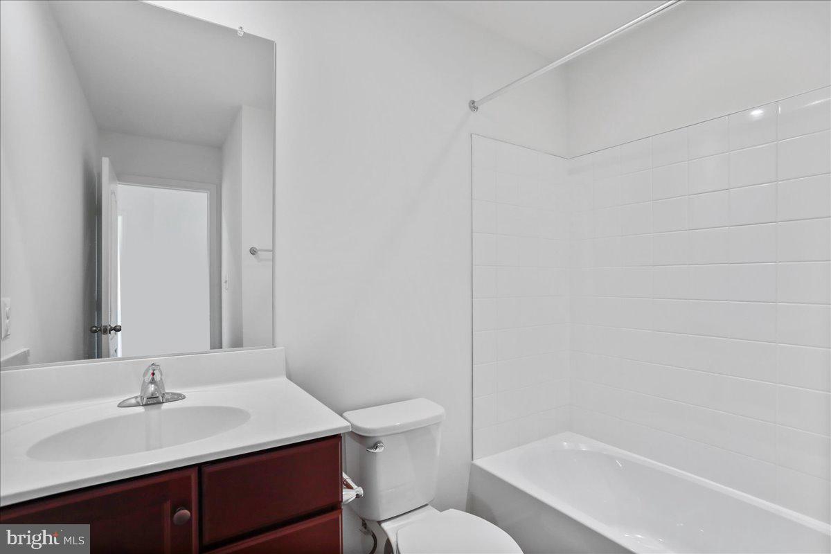 OVERLOOK AT RIVERSIDE TOWNHOMES - Residential Lease