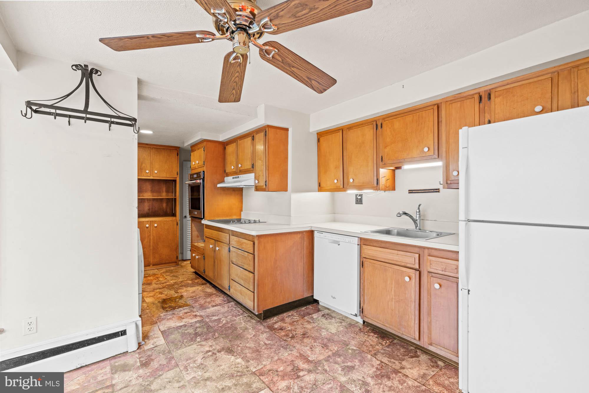 CRESTVIEW - Residential