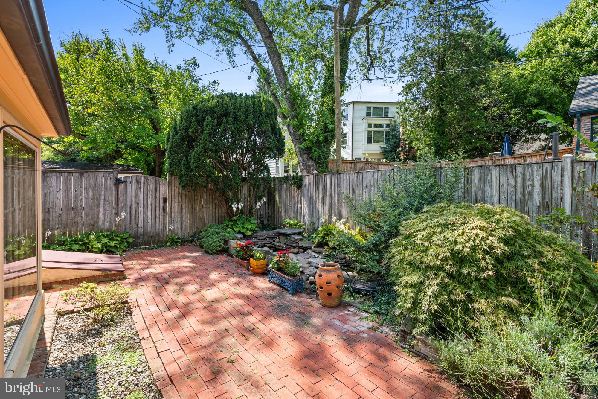 CRESTVIEW - Residential