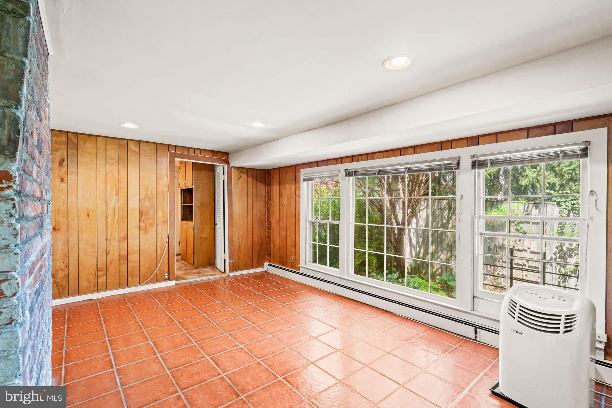 CRESTVIEW - Residential