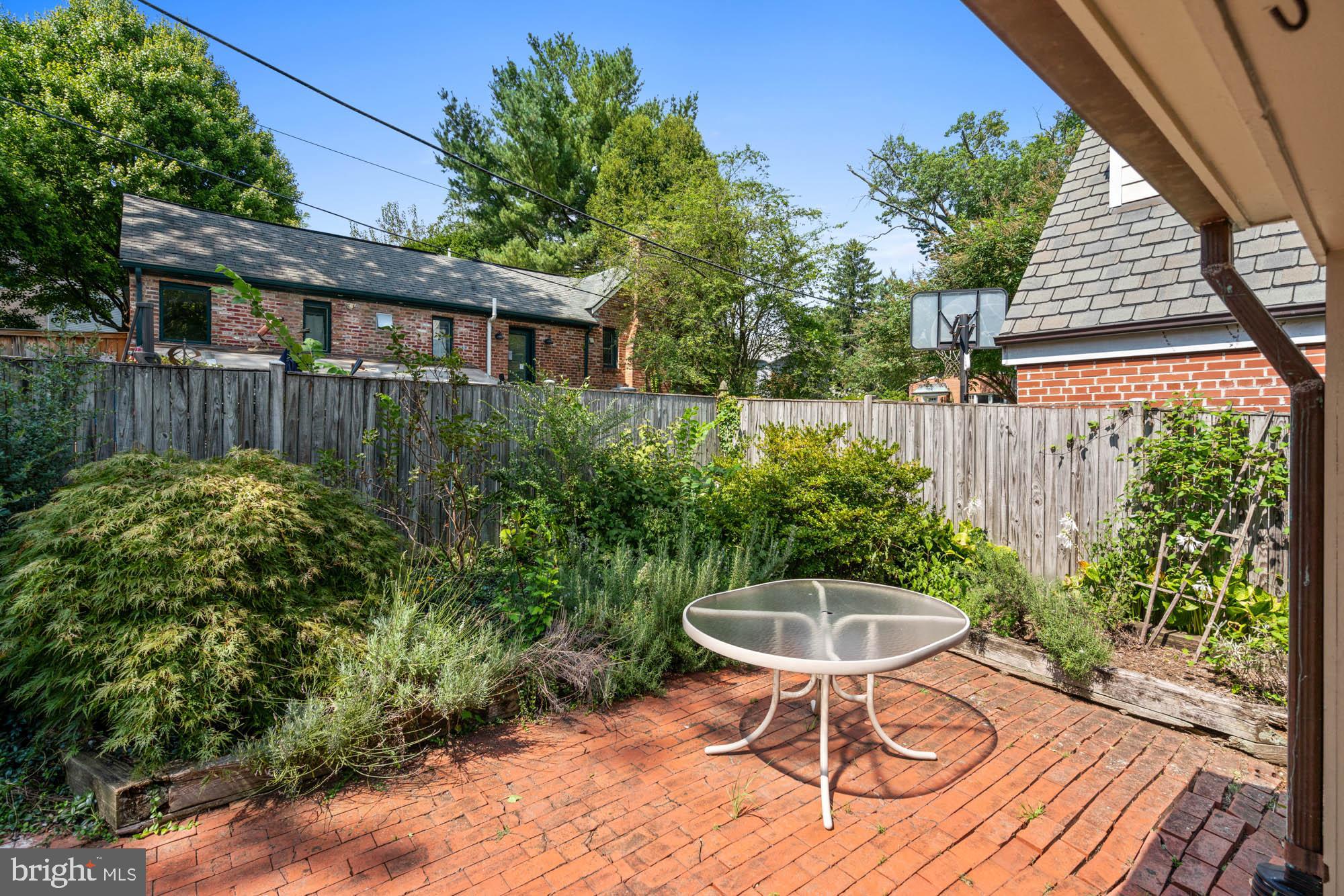 CRESTVIEW - Residential