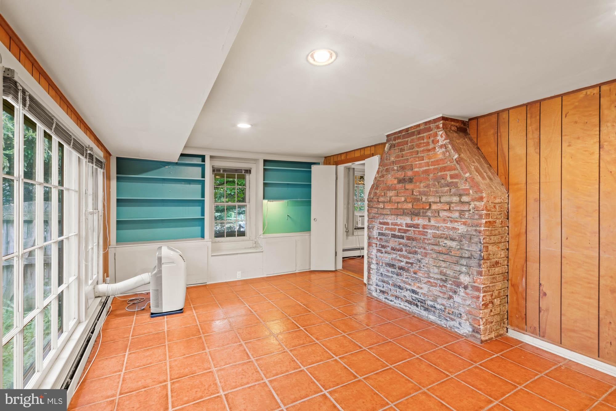 CRESTVIEW - Residential