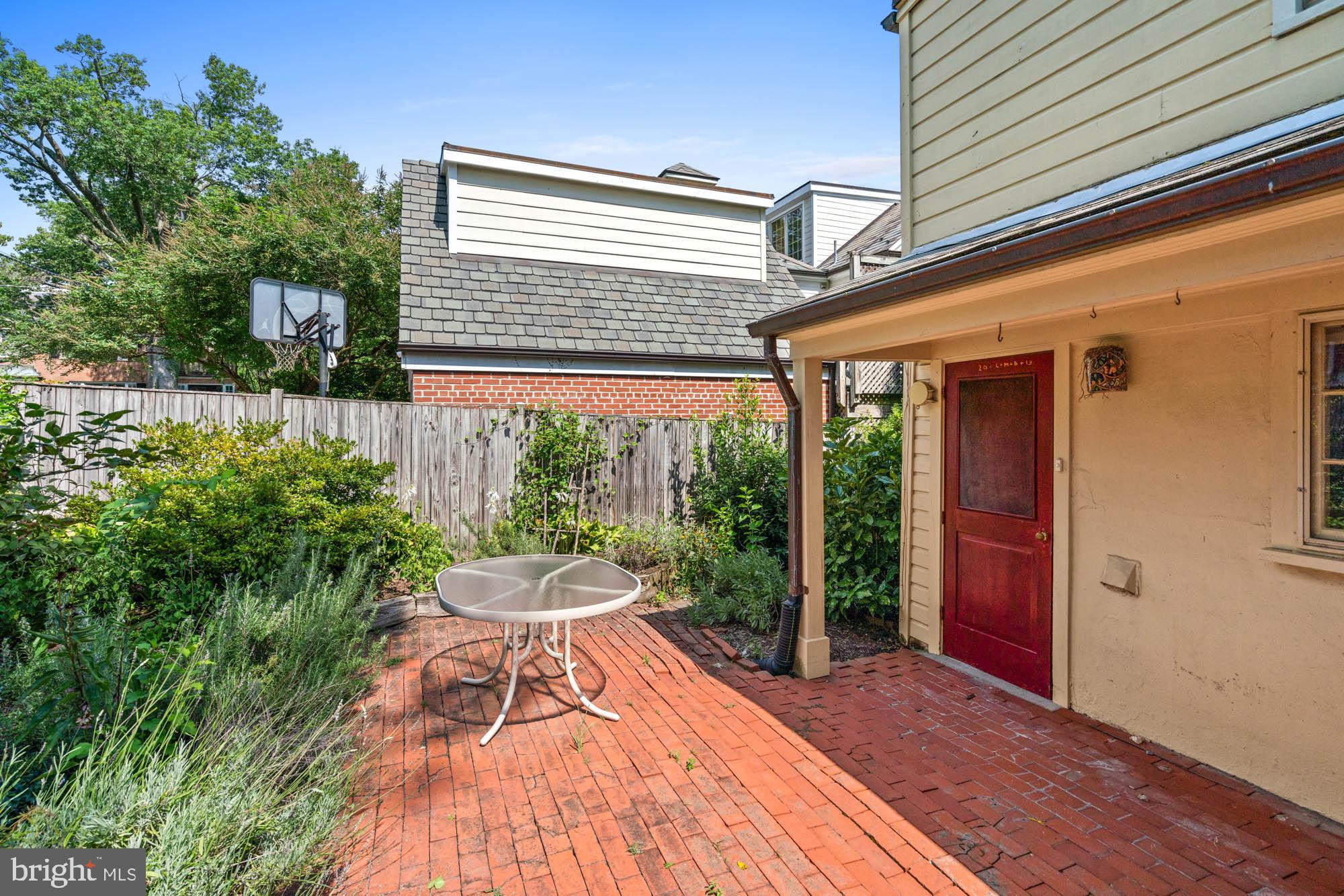 CRESTVIEW - Residential