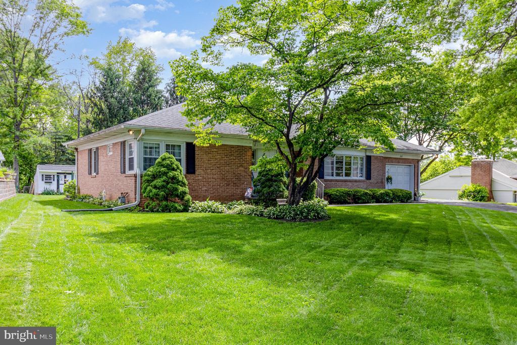 Photo of 243 Park Avenue, MOUNT JOY, PA 17552 (MLS # PALA2070454)