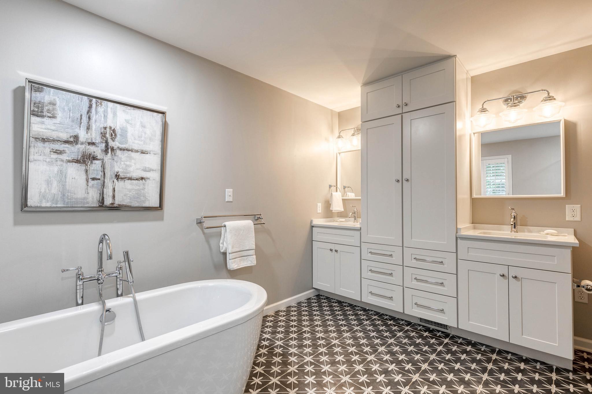 CHESTNUT HILL - Residential