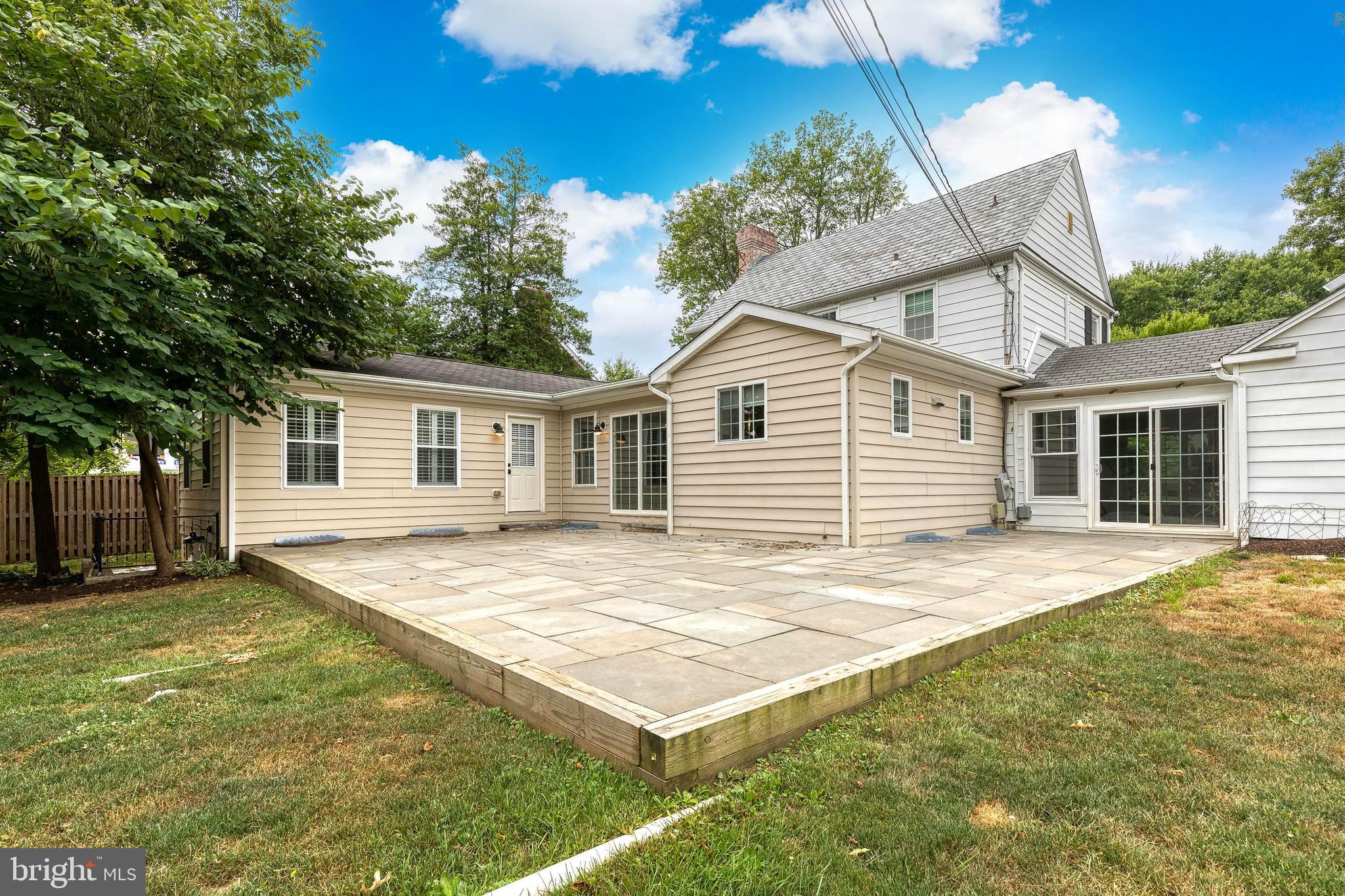 CHESTNUT HILL - Residential