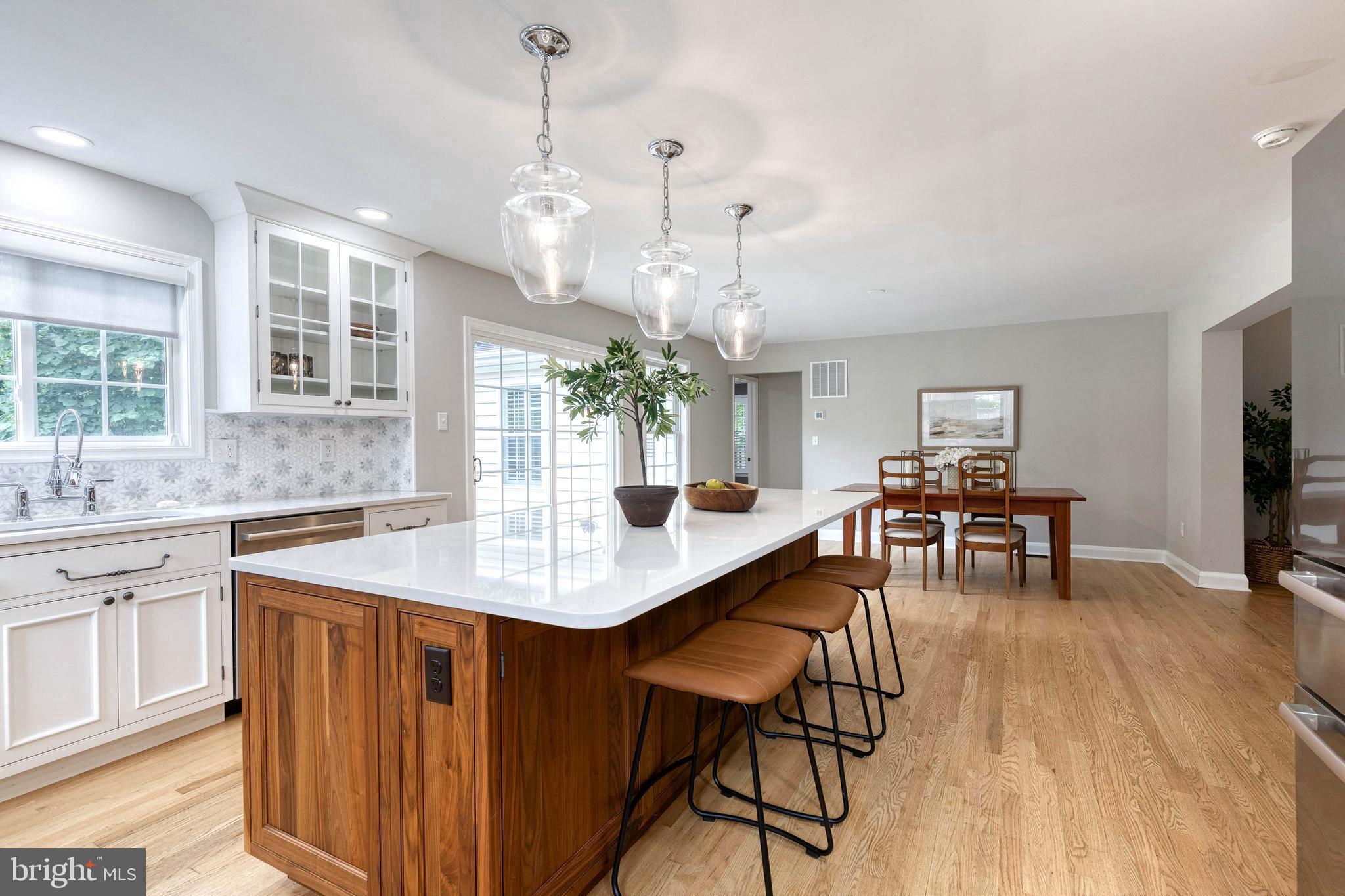 CHESTNUT HILL - Residential