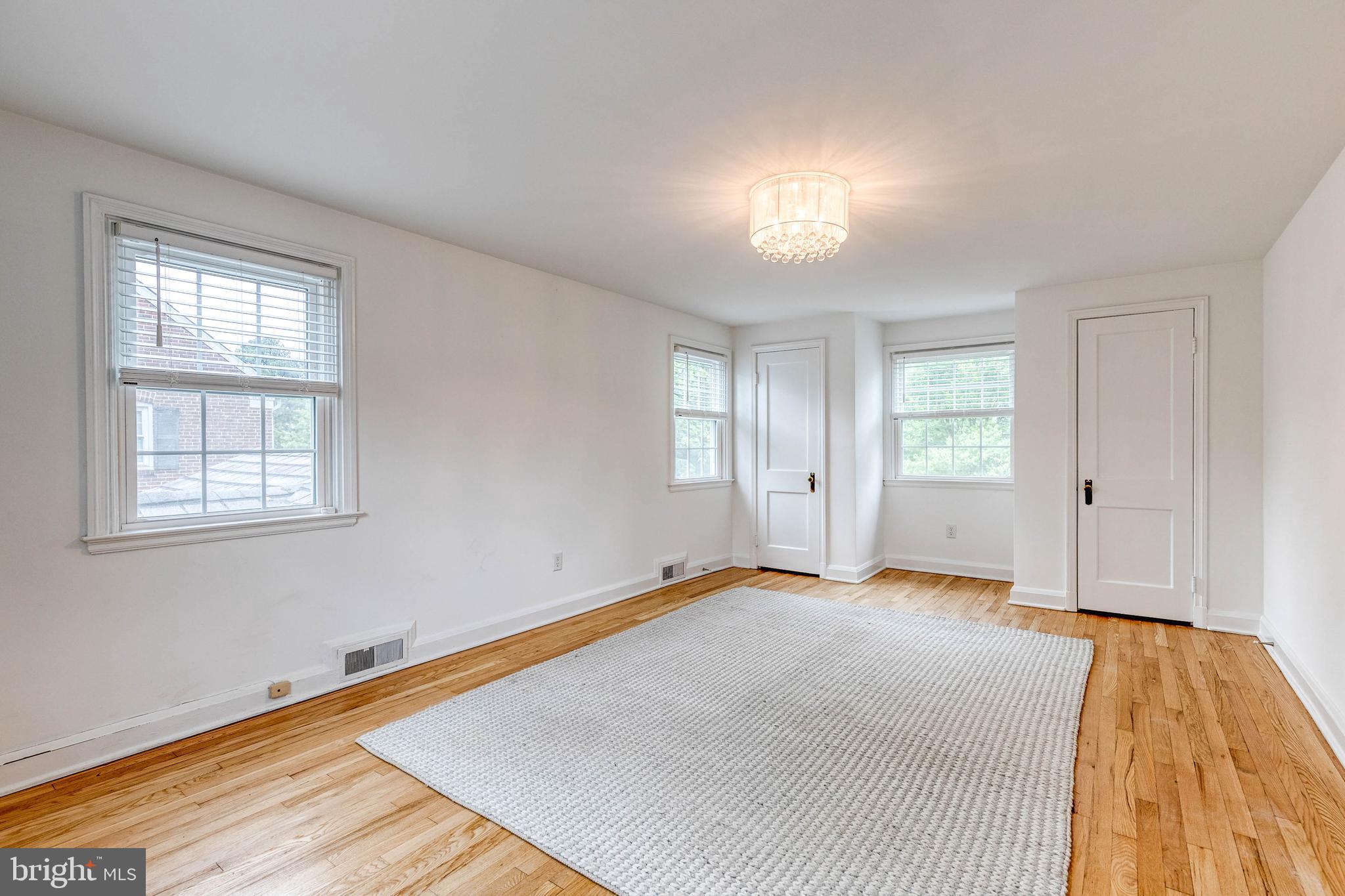 CHESTNUT HILL - Residential