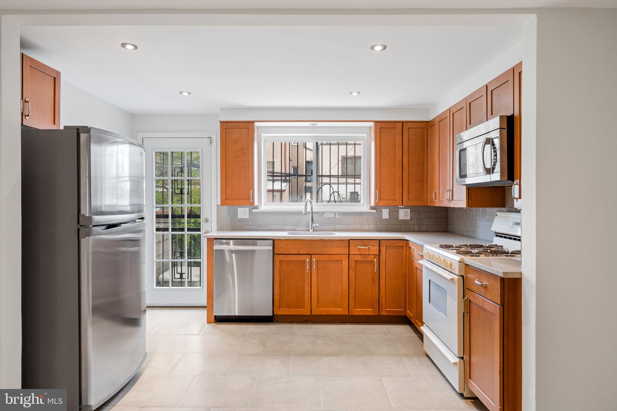 PASSYUNK SQUARE - Residential