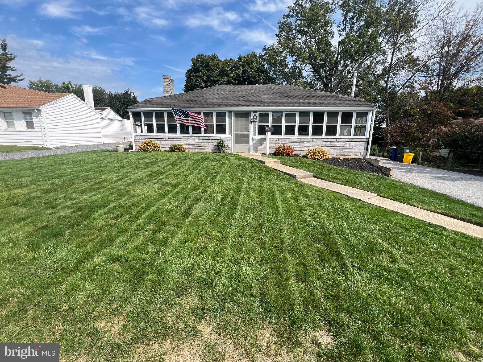1131 LAUREL AVENUE