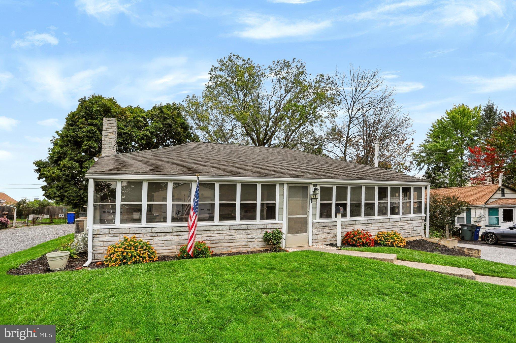 1131 LAUREL AVENUE