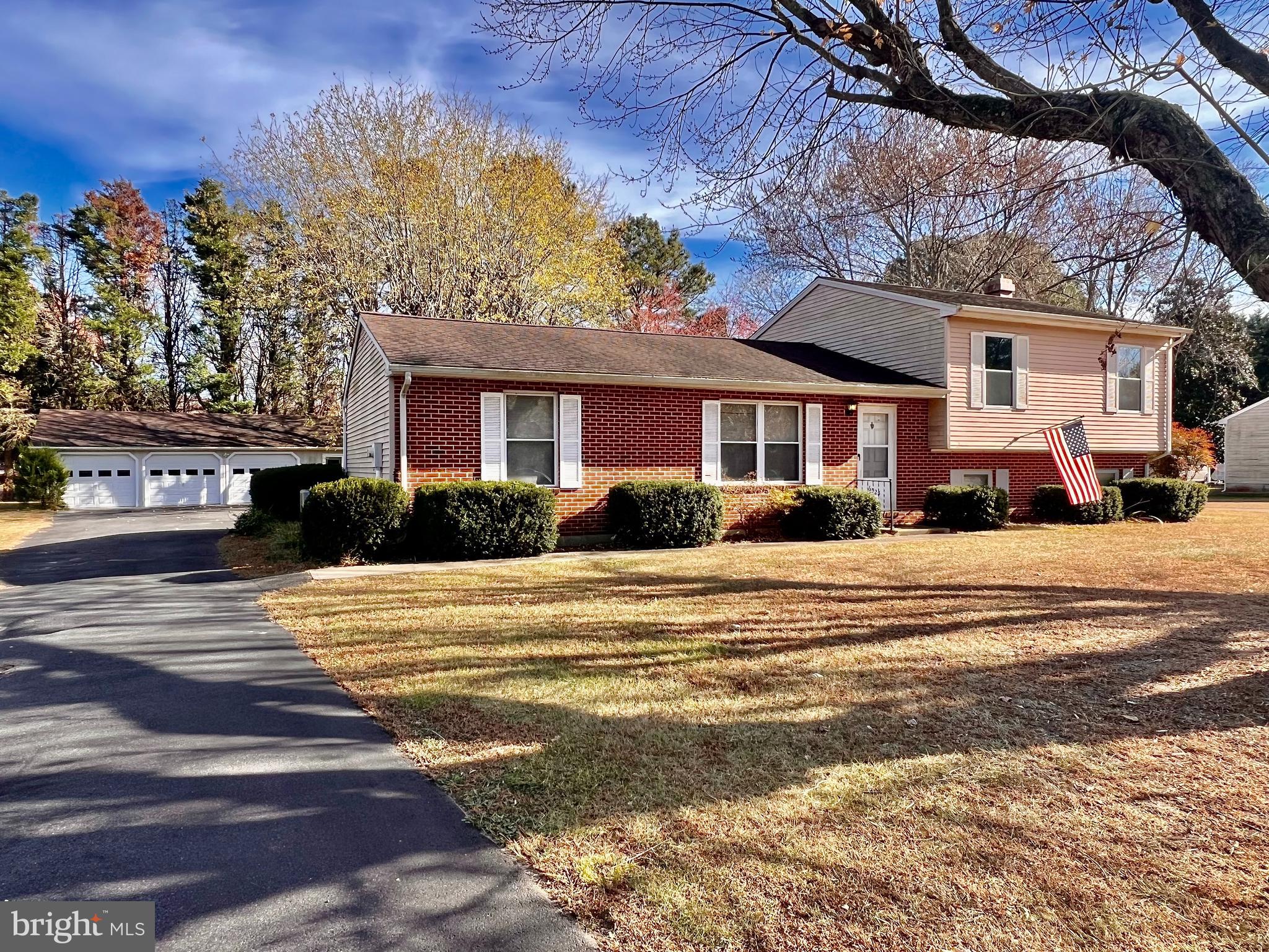 RIAWALKIN ACRES - Residential