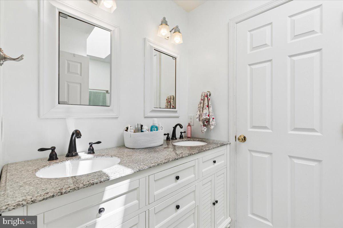 SOUTH RIVER COLONY - Residential