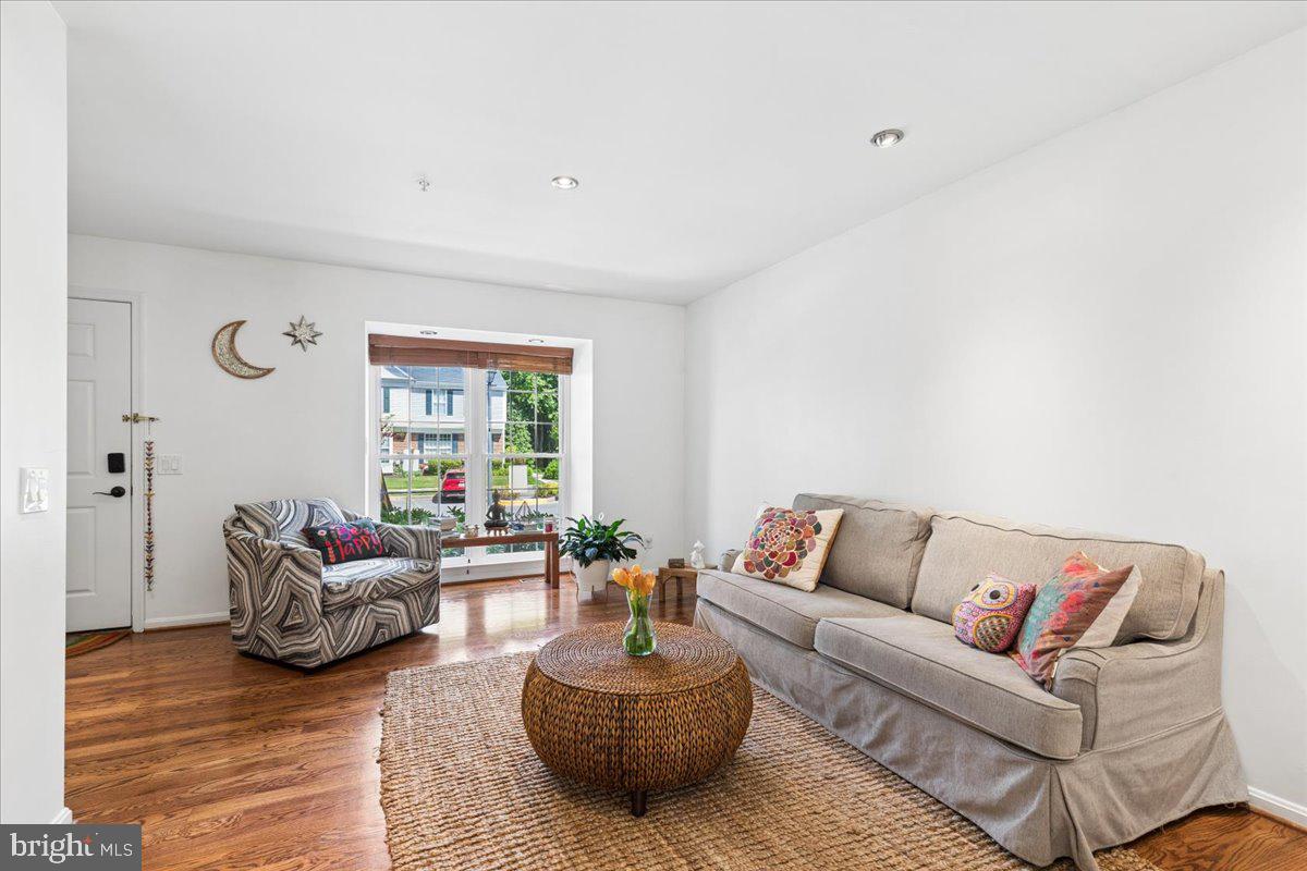 SOUTH RIVER COLONY - Residential