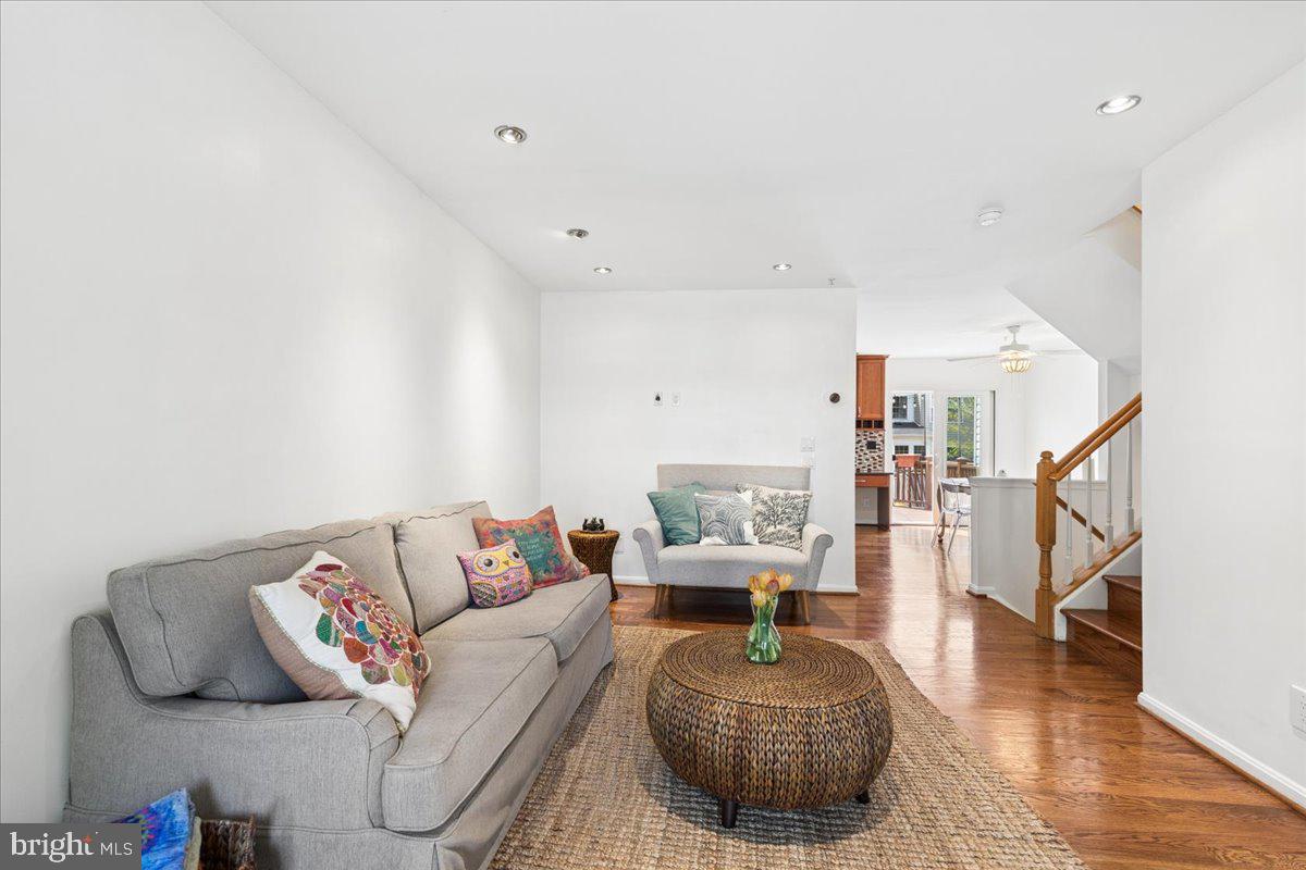 SOUTH RIVER COLONY - Residential