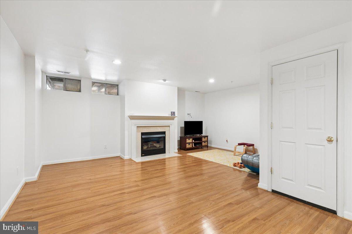 SOUTH RIVER COLONY - Residential