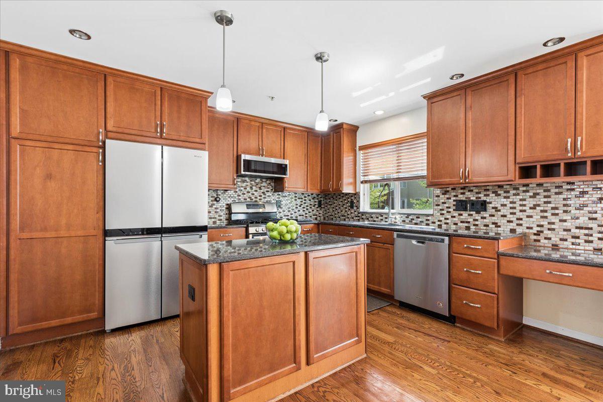 SOUTH RIVER COLONY - Residential