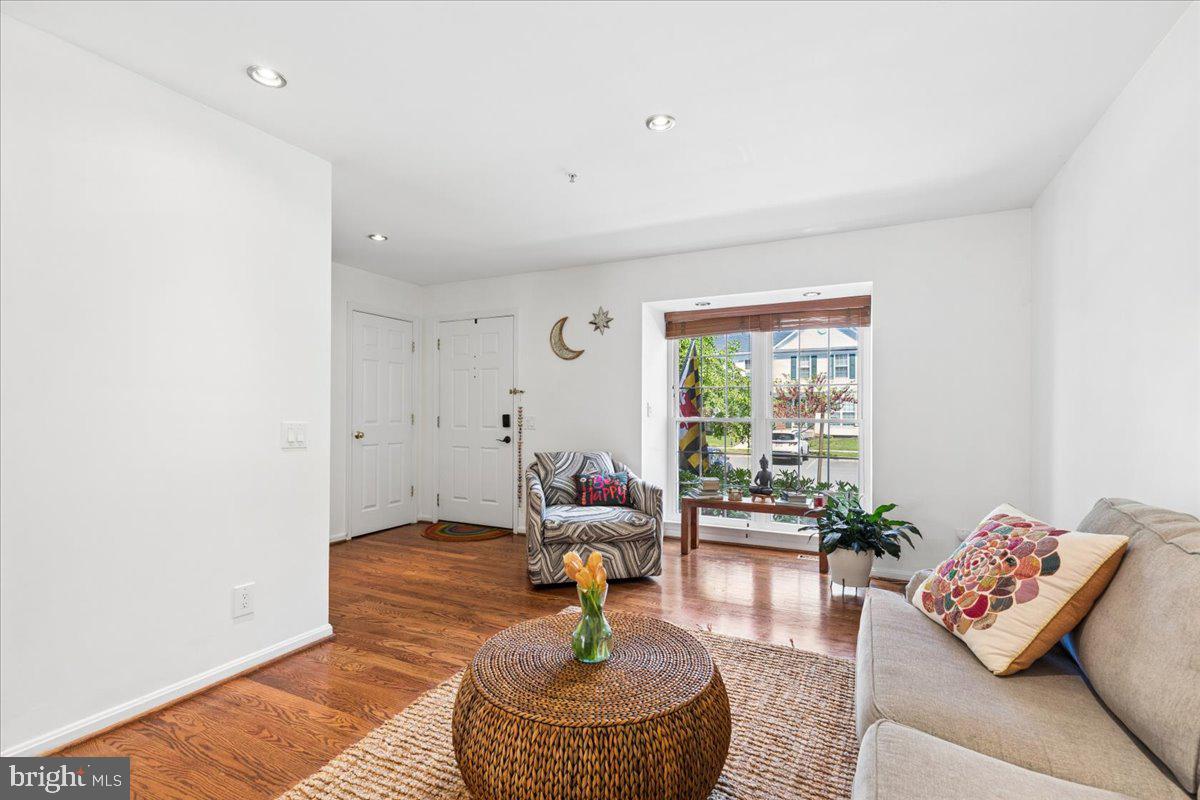 SOUTH RIVER COLONY - Residential