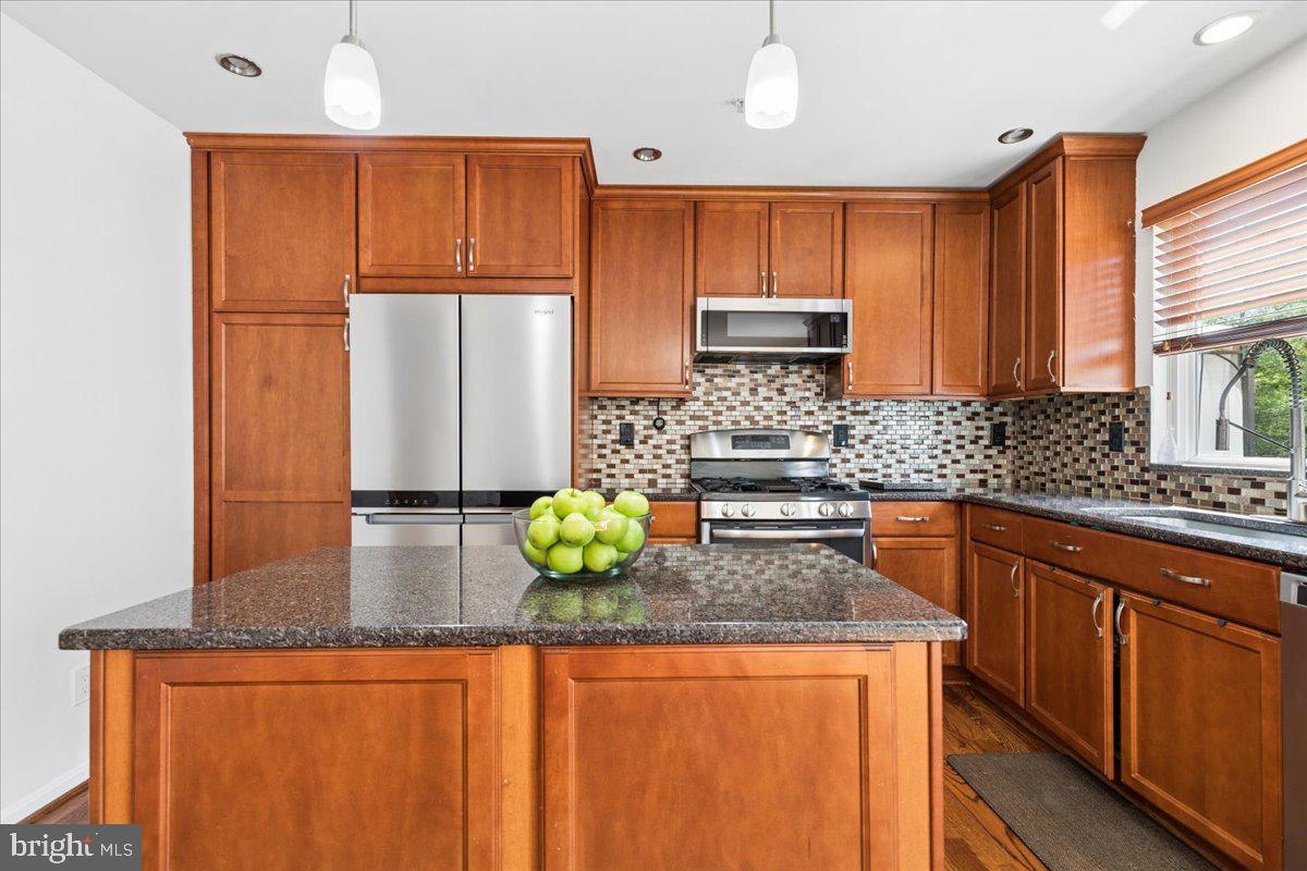 SOUTH RIVER COLONY - Residential
