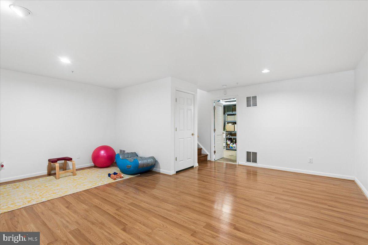 SOUTH RIVER COLONY - Residential
