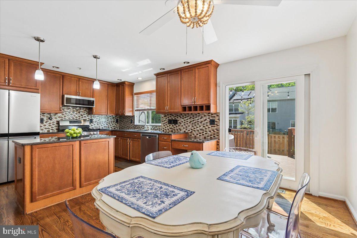 SOUTH RIVER COLONY - Residential