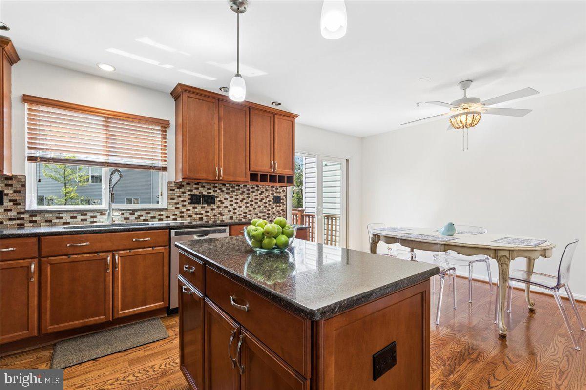 SOUTH RIVER COLONY - Residential