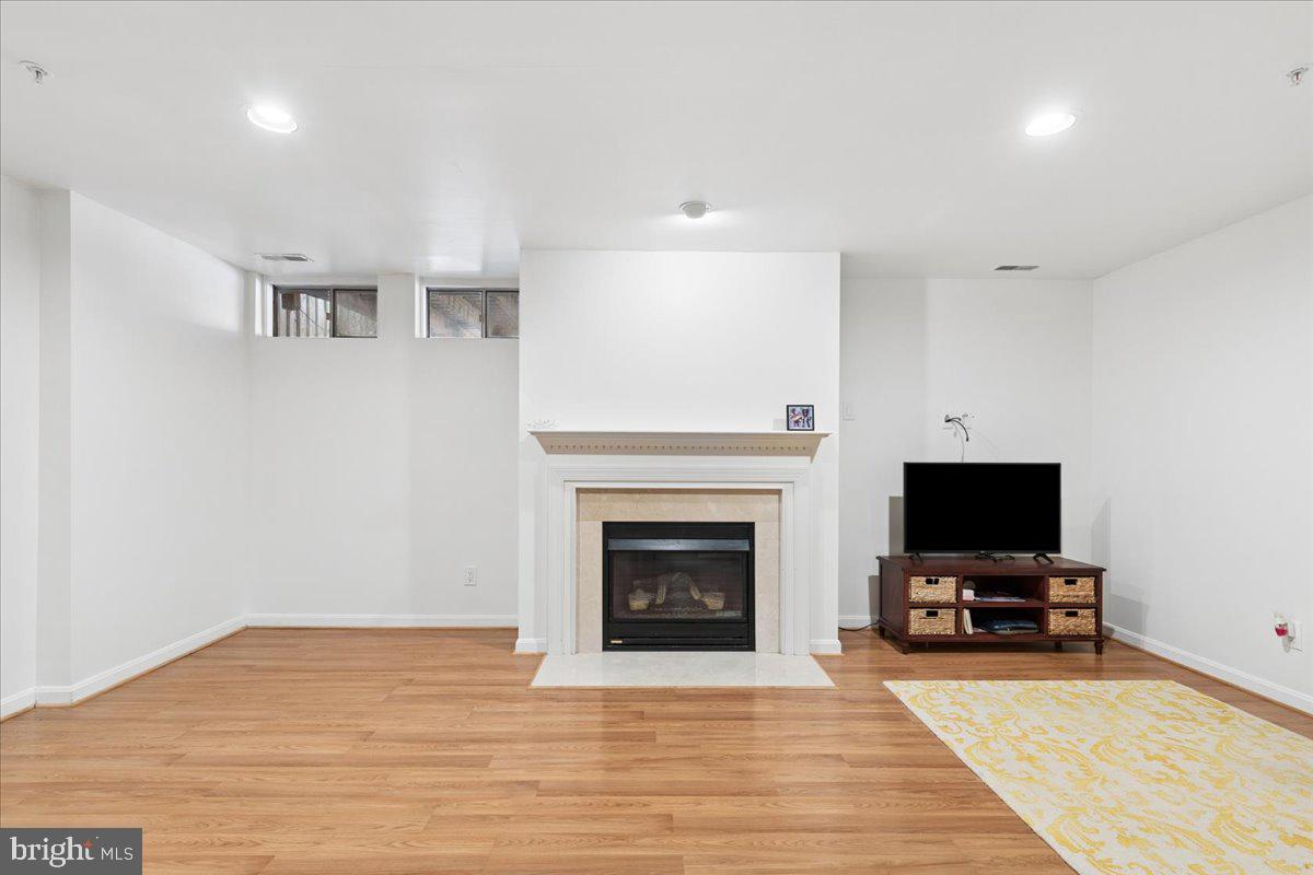 SOUTH RIVER COLONY - Residential