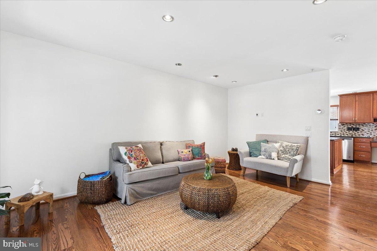 SOUTH RIVER COLONY - Residential