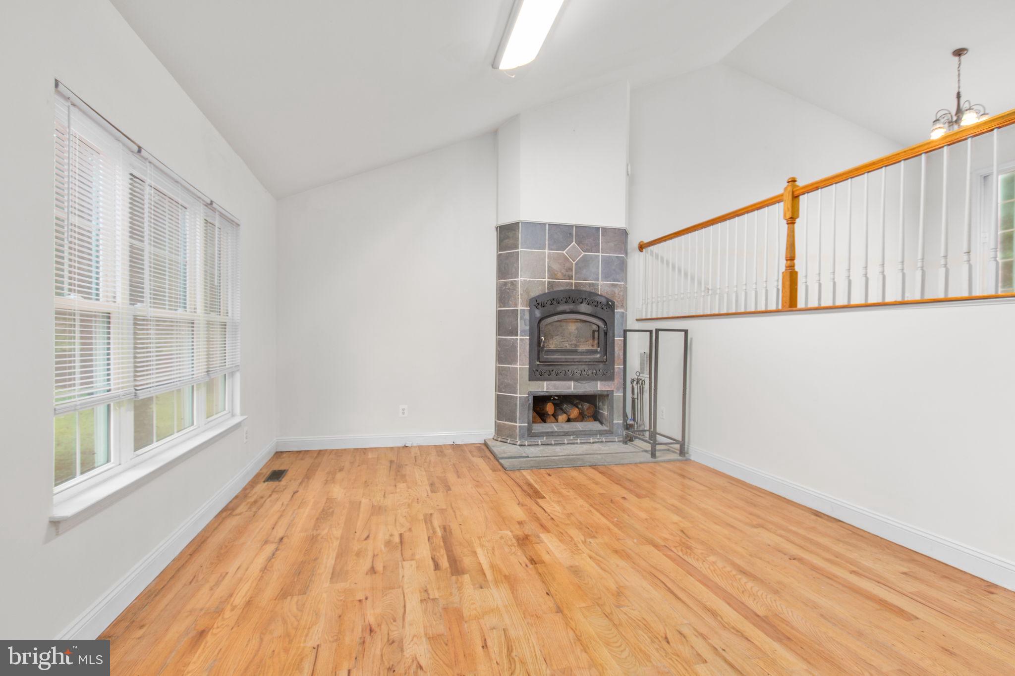 53 BLOOMINGTON LANE
