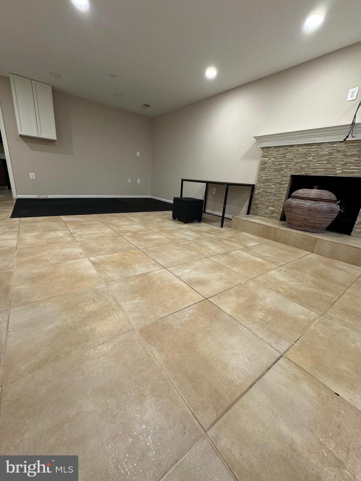 LAKE RIDGE - Residential Lease