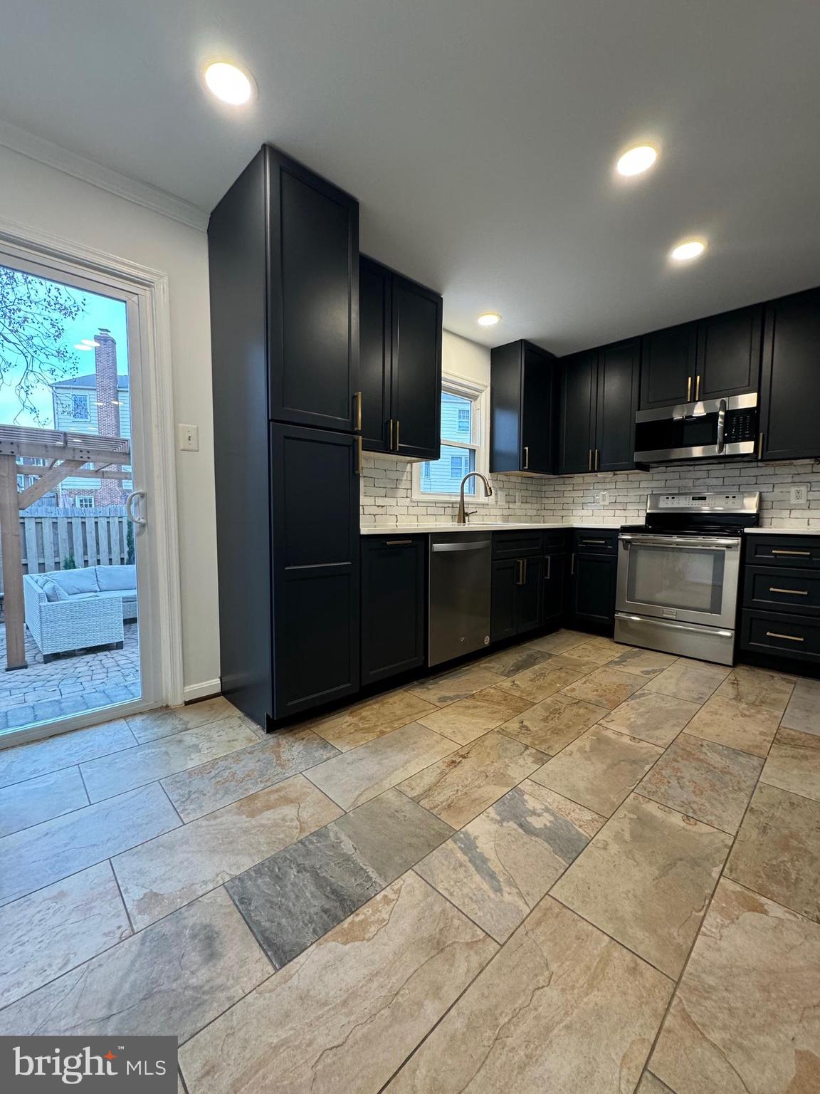 LAKE RIDGE - Residential Lease