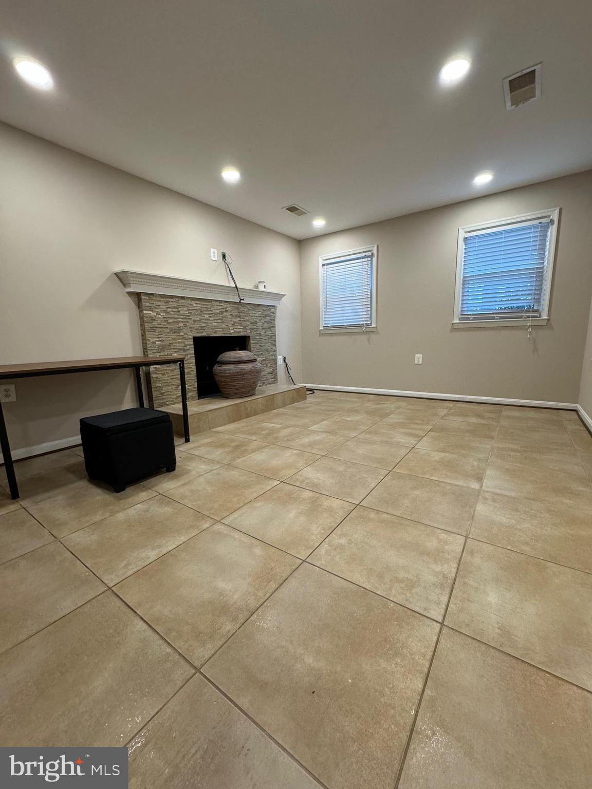 LAKE RIDGE - Residential Lease