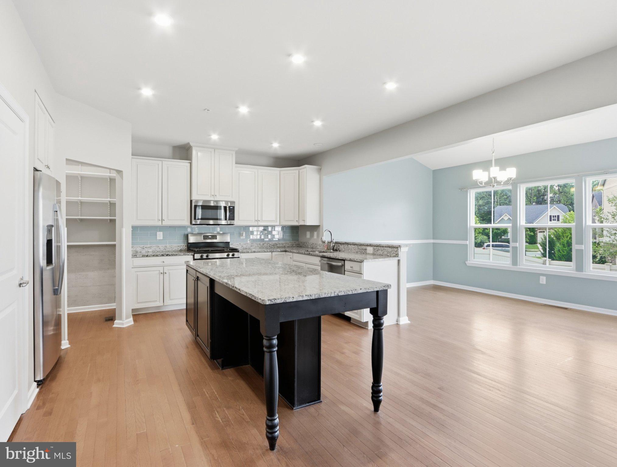 807 BOXWOOD DRIVE