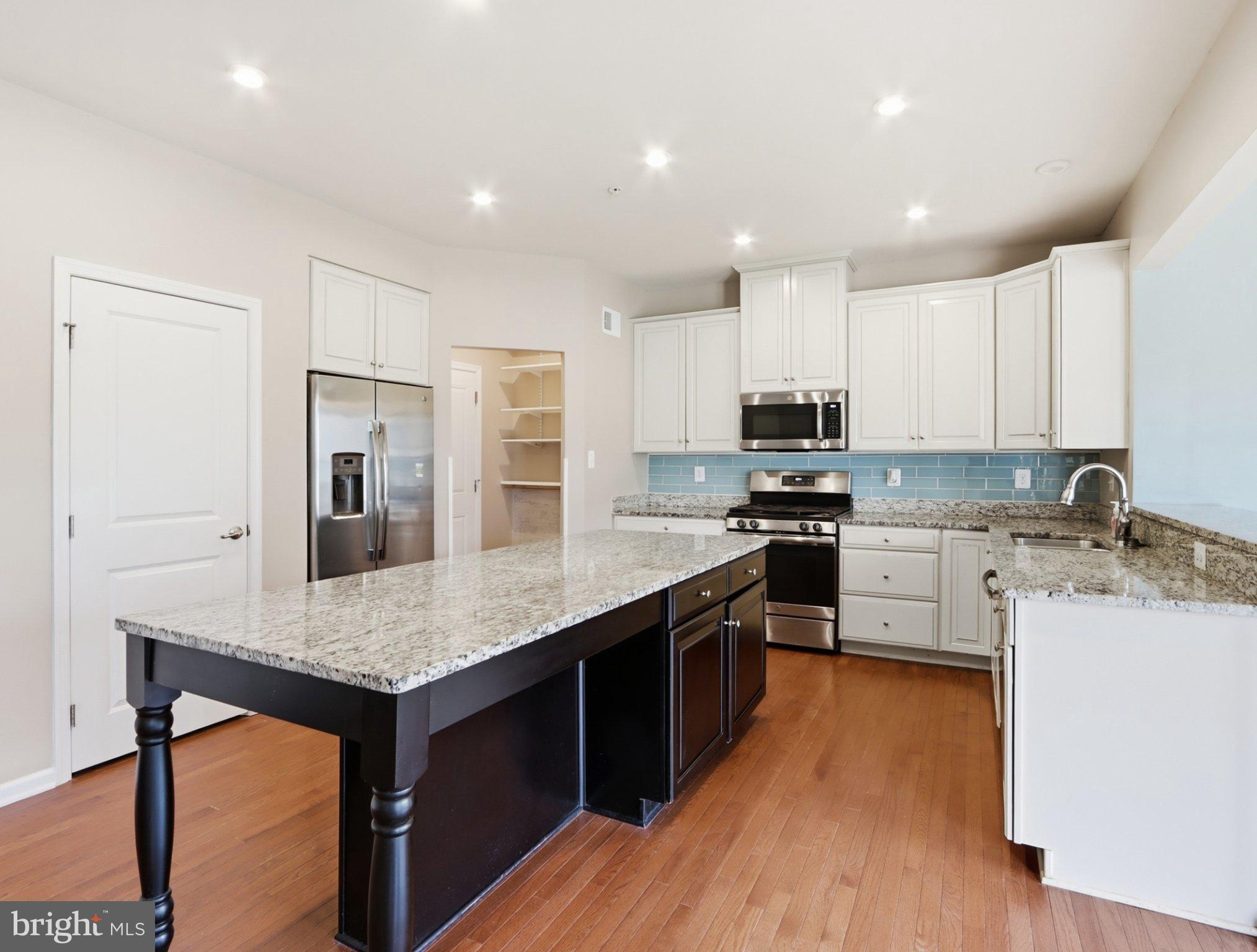 807 BOXWOOD DRIVE