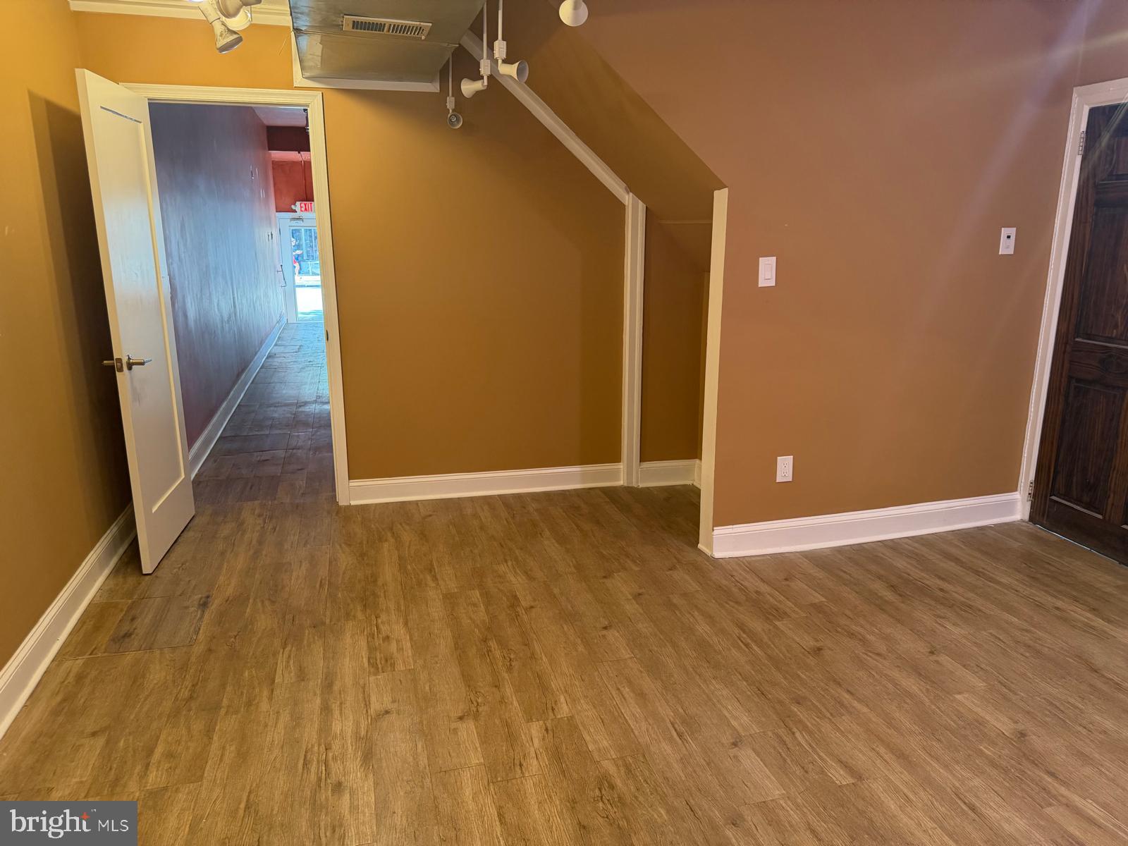 29 W LANCASTER