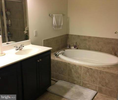 SUMMIT HALL RESERVE - Residential Lease