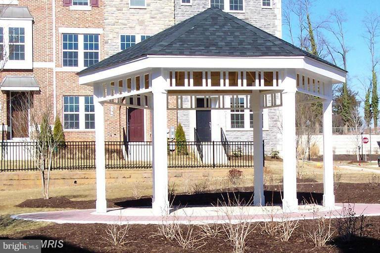 SUMMIT HALL RESERVE - Residential Lease