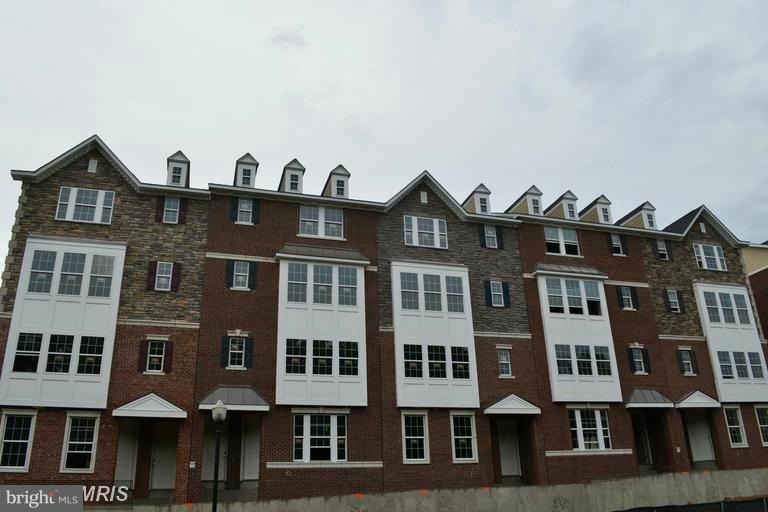 SUMMIT HALL RESERVE - Residential Lease