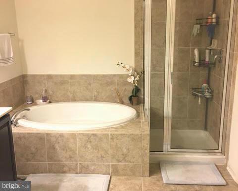 SUMMIT HALL RESERVE - Residential Lease