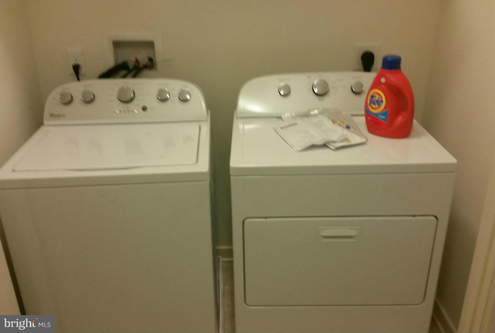 SUMMIT HALL RESERVE - Residential Lease