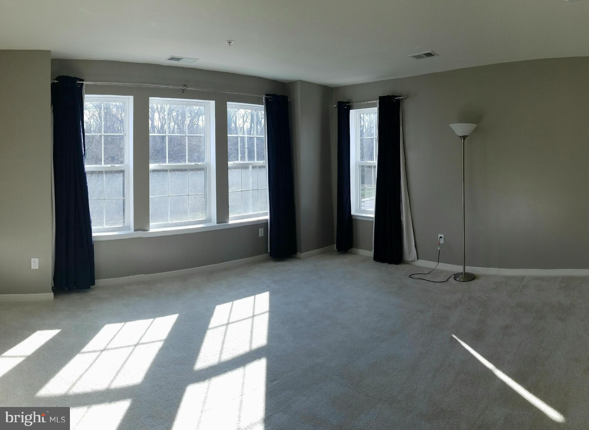 SUMMIT HALL RESERVE - Residential Lease