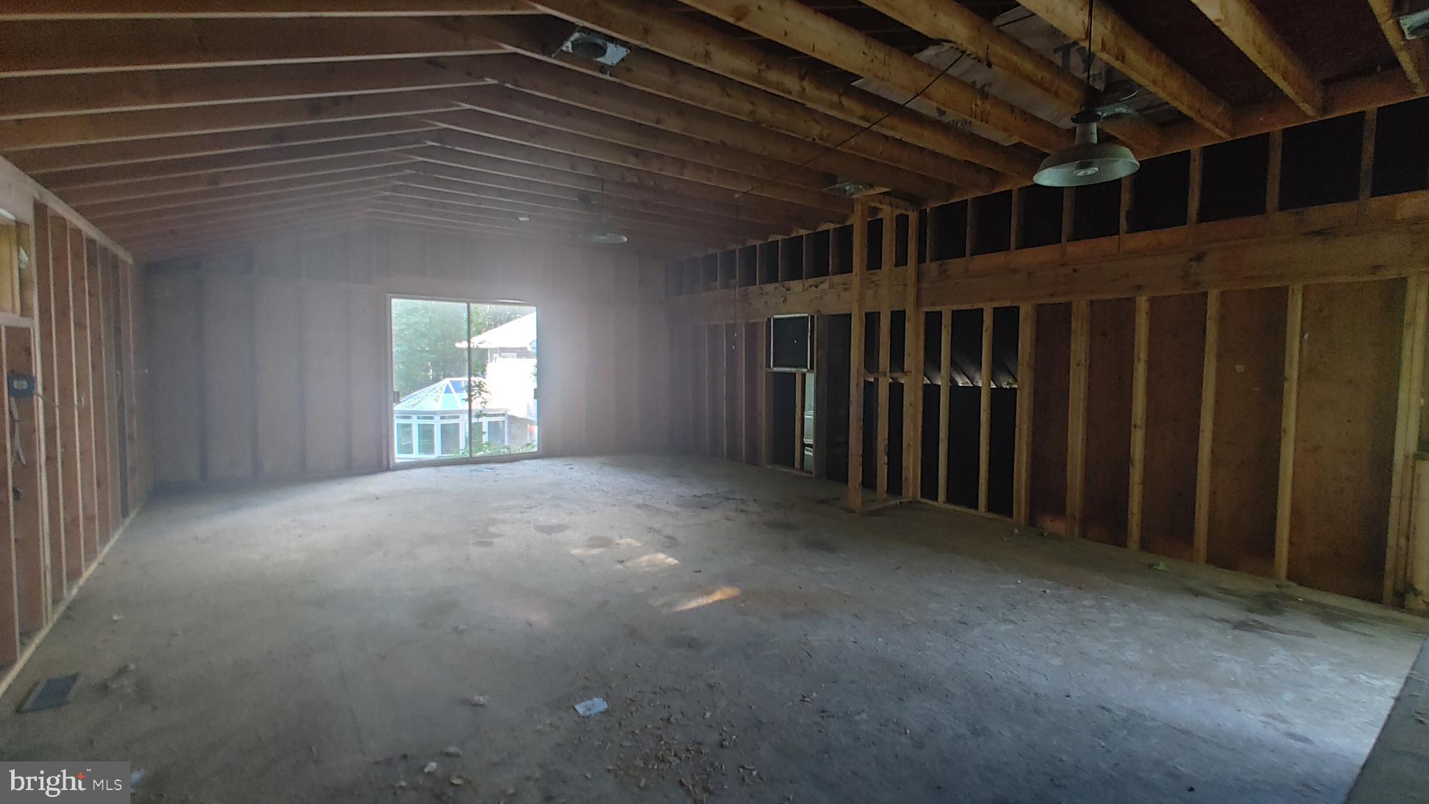 SHADY SIDE - Residential