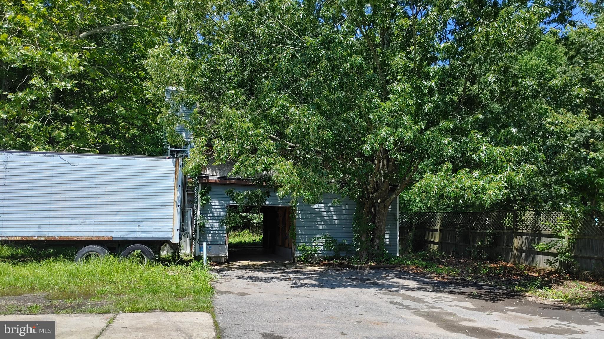 SHADY SIDE - Residential